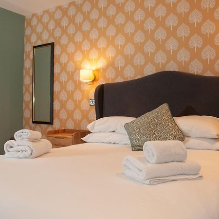 The Cowdray Arms Bed & Breakfast Worth  Exterior photo