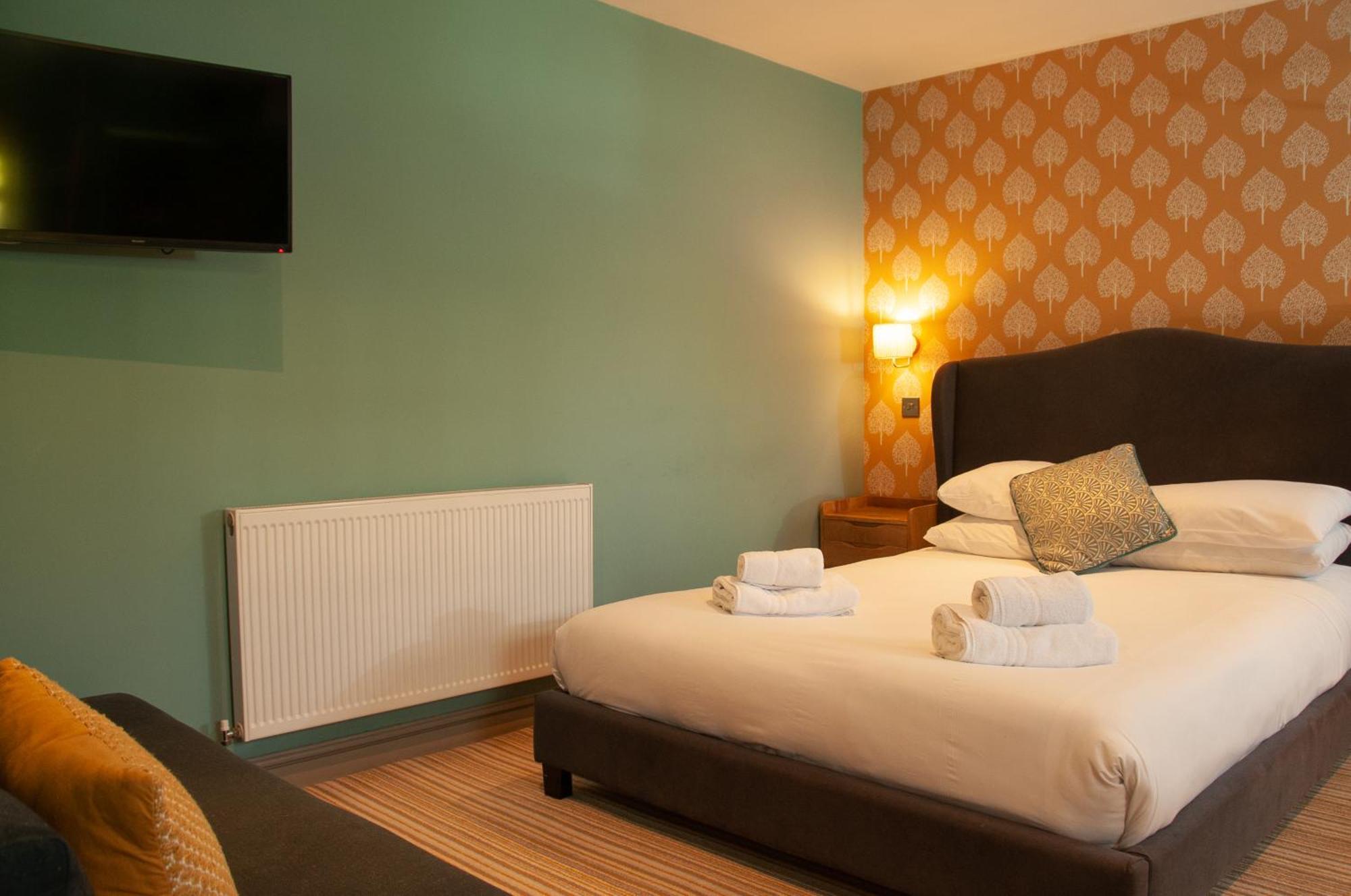 The Cowdray Arms Bed & Breakfast Worth  Exterior photo