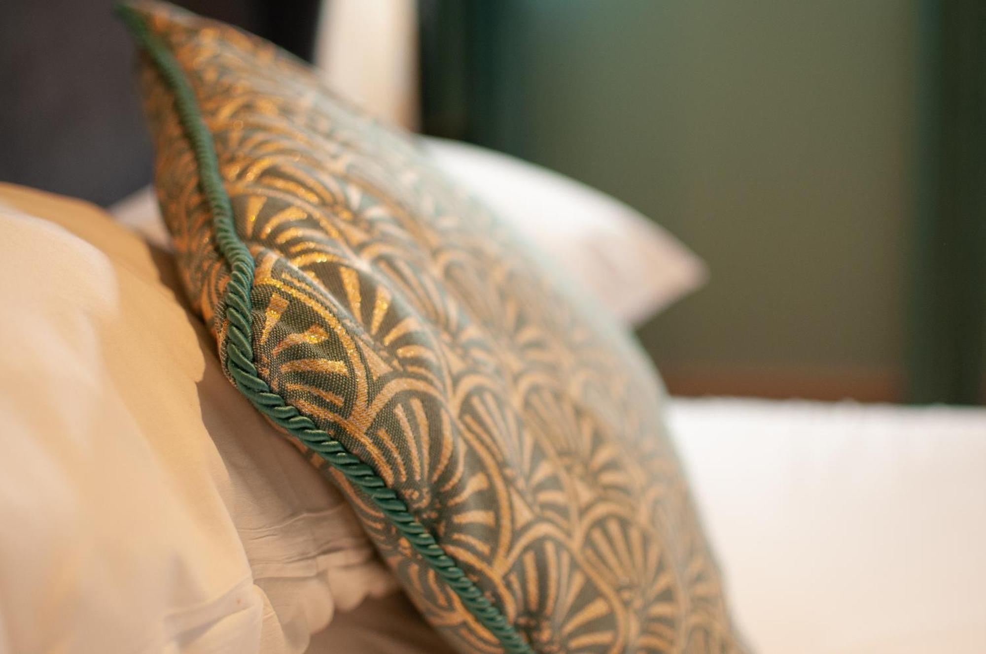 The Cowdray Arms Bed & Breakfast Worth  Exterior photo