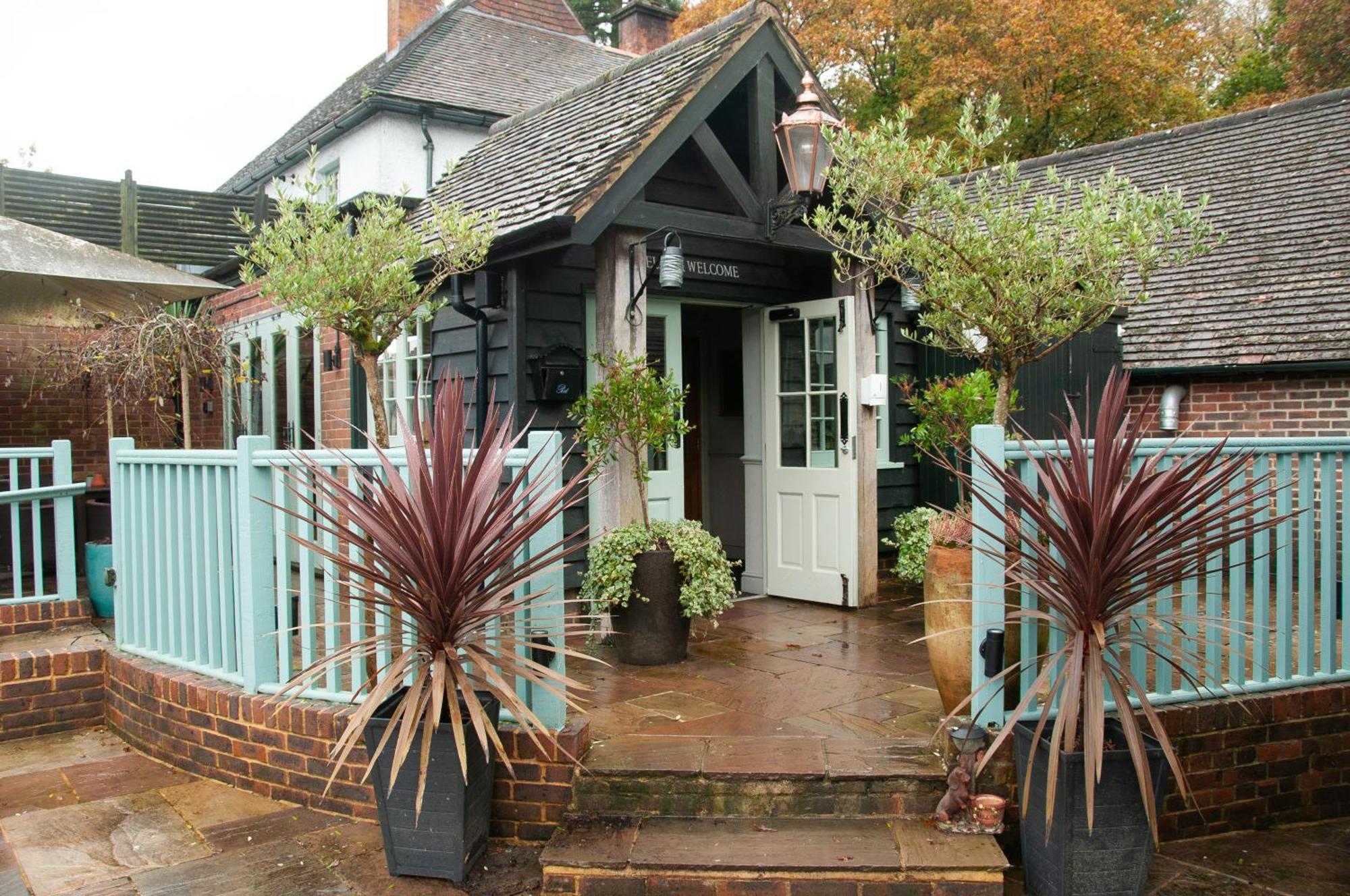 The Cowdray Arms Bed & Breakfast Worth  Exterior photo